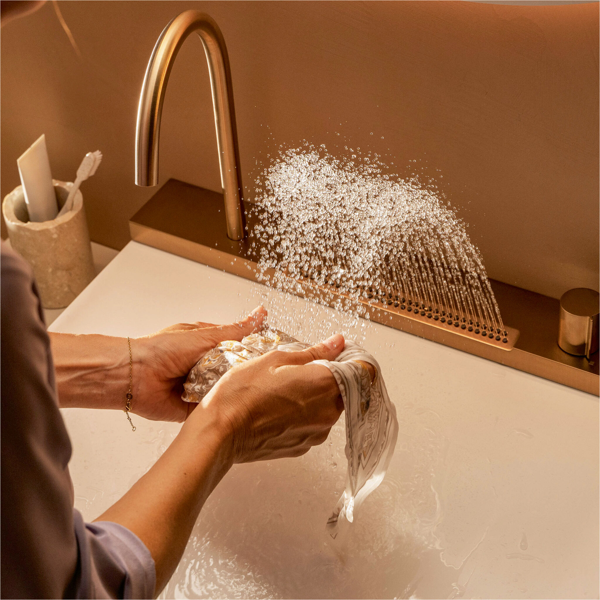 axor-hansgrohe-myti-rukou2-web